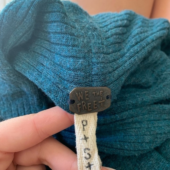 We the Free Size Small Lovers Ribbed Split Back Thermal Cowl Neck Top Blue - Picture 4 of 5